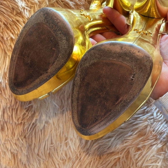 PRADA ✨ | Metallic Gold Leather T Strap Platform Sandals Size 42 | 11 Women’s US - Picture 5 of 12